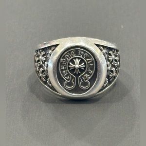 Horseshoe chrome hearts ring
